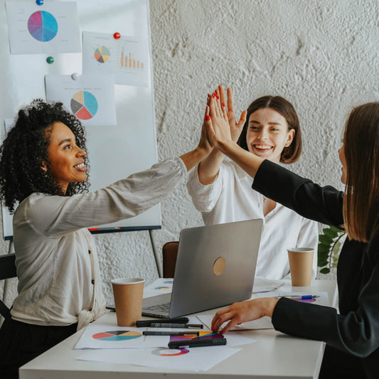 Da Hobby a Business: Come Iniziare (Davvero) a Guadagnare con la Tua Creatività